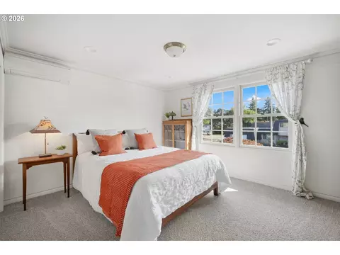 Bedroom - 1375 Flintridge Ave, Eugene, OR 97401 photo 3 of 4
