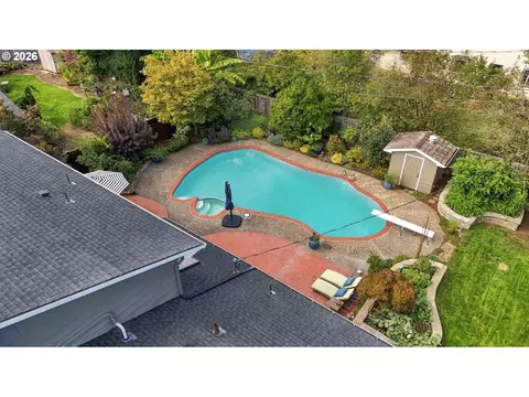 Exterior - 1375 Flintridge Ave, Eugene, OR 97401 photo 11 of 11