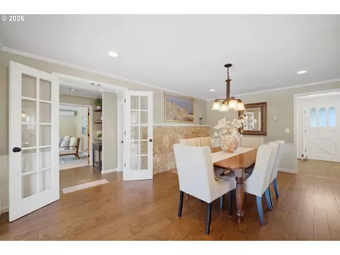 Dining - 1375 Flintridge Ave, Eugene, OR 97401 photo 2 of 3