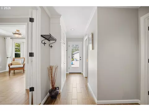 Entry Way - 1375 Flintridge Ave, Eugene, OR 97401 photo 1 of 1