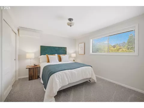 Bedroom - 1375 Flintridge Ave, Eugene, OR 97401 photo 2 of 4