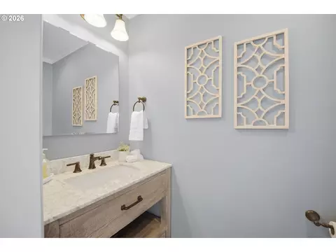 Bath - 1375 Flintridge Ave, Eugene, OR 97401 photo 1 of 3