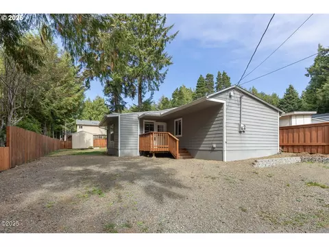 525 SE Melody St, Depoe Bay, OR 97341