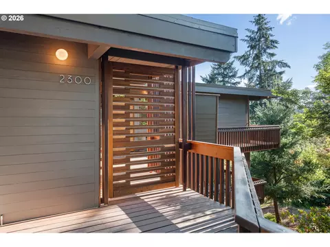 2300 Parkside Ln, Eugene, OR 97403 photo 3