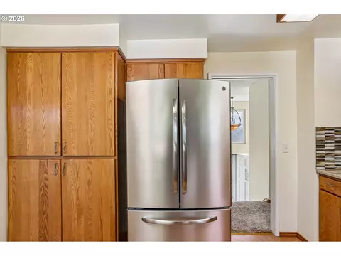 Kitchen - 1485 SE 11th St, Gresham, OR 97080 photo 6 of 7