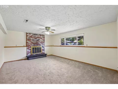 Living - 1485 SE 11th St, Gresham, OR 97080 photo 4 of 7