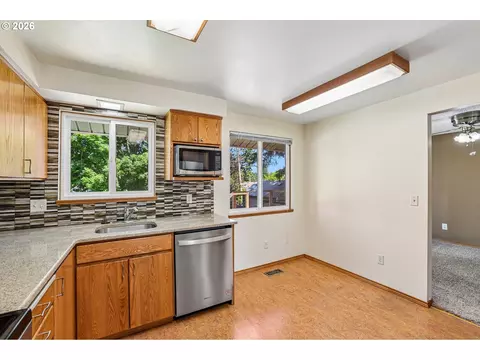 Kitchen - 1485 SE 11th St, Gresham, OR 97080 photo 7 of 7
