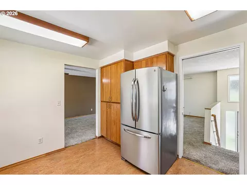 Kitchen - 1485 SE 11th St, Gresham, OR 97080 photo 5 of 7