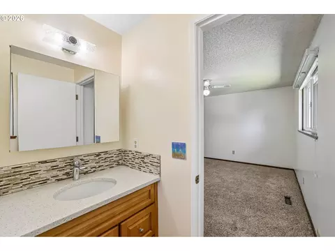 Bath - 1485 SE 11th St, Gresham, OR 97080 photo 3 of 5