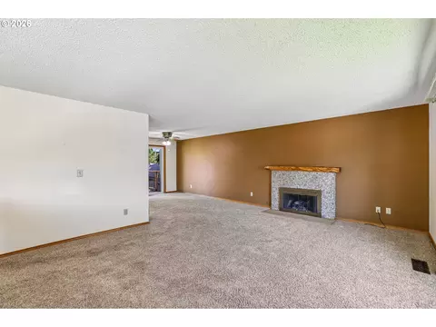 Living - 1485 SE 11th St, Gresham, OR 97080 photo 1 of 7