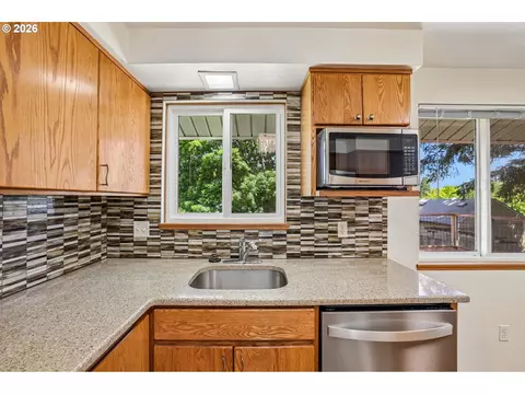 Kitchen - 1485 SE 11th St, Gresham, OR 97080 photo 2 of 7
