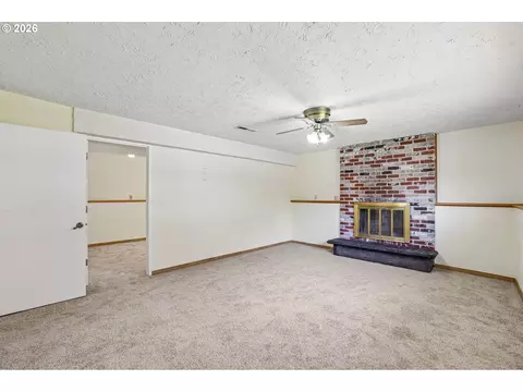 Living - 1485 SE 11th St, Gresham, OR 97080 photo 5 of 7