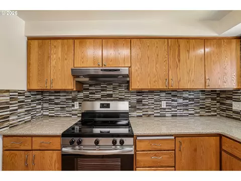 Kitchen - 1485 SE 11th St, Gresham, OR 97080 photo 3 of 7