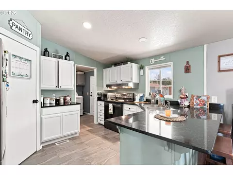 Kitchen - 5335 Daisy St #101, Springfield, OR 97478 photo 2 of 4