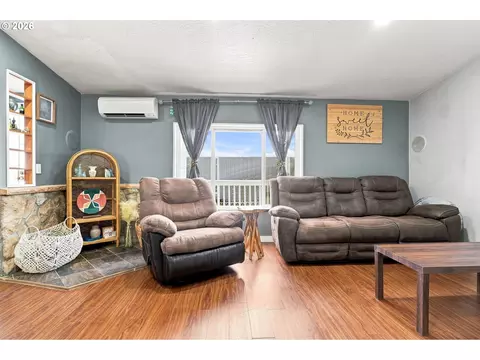 Living - 5335 Daisy St #101, Springfield, OR 97478 photo 1 of 2
