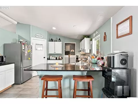 Kitchen - 5335 Daisy St #101, Springfield, OR 97478 photo 3 of 4