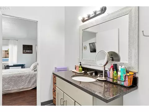 Bath - 5335 Daisy St #101, Springfield, OR 97478 photo 2 of 3