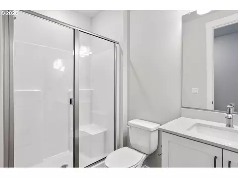 Bath - 3793 SW Phyllis Ave, Gresham, OR 97080 photo 3 of 3