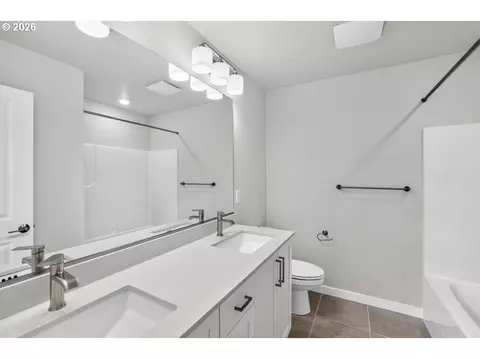 Bath - 3793 SW Phyllis Ave, Gresham, OR 97080 photo 2 of 3