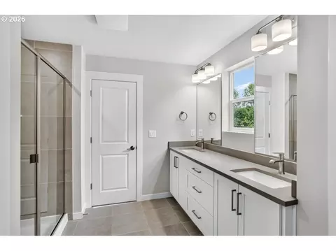 Bath - 3793 SW Phyllis Ave, Gresham, OR 97080 photo 1 of 3