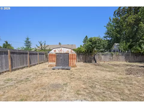 Exterior - 1875 W 18th Ave, Eugene, OR 97402 photo 3 of 7