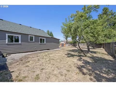 Exterior - 1875 W 18th Ave, Eugene, OR 97402 photo 1 of 7
