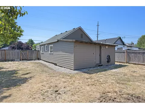 Exterior - 1875 W 18th Ave, Eugene, OR 97402 photo 6 of 7