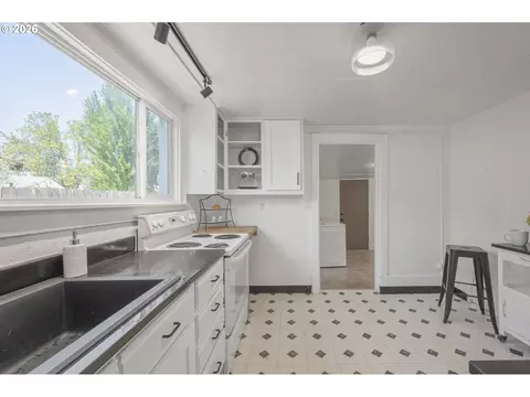 Kitchen - 1875 W 18th Ave, Eugene, OR 97402 photo 1 of 3