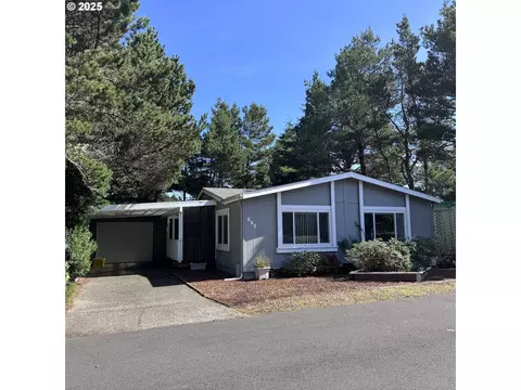 1601 Rhododendron Dr #695, Florence, OR 97439