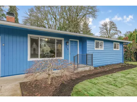 810 SW Washington St, Dallas, OR 97338