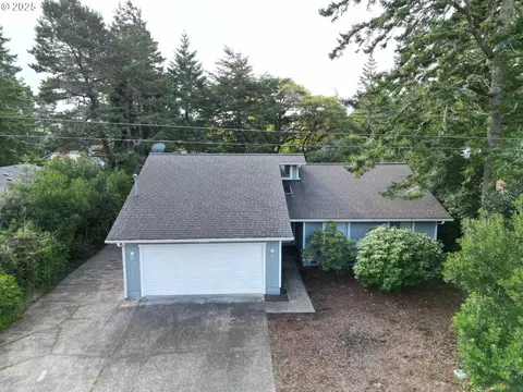 2040 11th St, Florence, OR 97439