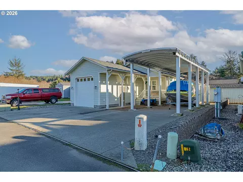 18 Pine Ln, Lakeside, OR 97449