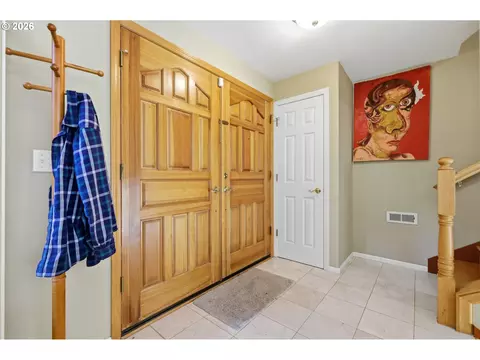 Entry Way - 721 Brookside Dr, Eugene, OR 97405 photo 2 of 3