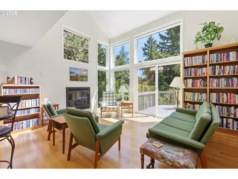 Living - 721 Brookside Dr, Eugene, OR 97405 photo 6 of 10