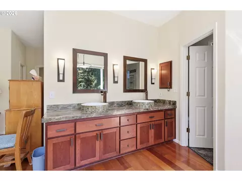 Bath - 721 Brookside Dr, Eugene, OR 97405 photo 1 of 5