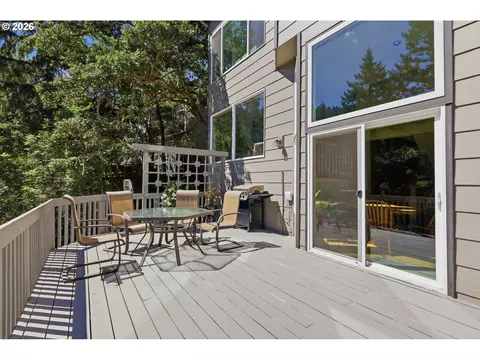 Exterior - 721 Brookside Dr, Eugene, OR 97405 photo 3 of 4
