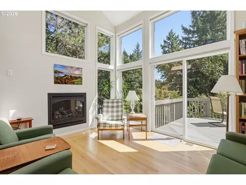 Living - 721 Brookside Dr, Eugene, OR 97405 photo 9 of 10
