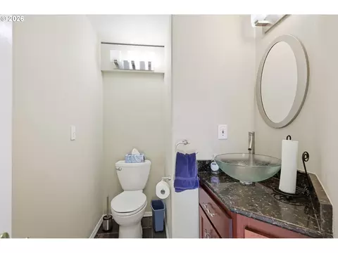 Bath - 721 Brookside Dr, Eugene, OR 97405 photo 4 of 5