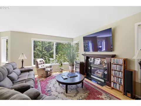 Living - 721 Brookside Dr, Eugene, OR 97405 photo 3 of 10