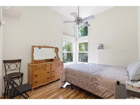 Bedroom - 721 Brookside Dr, Eugene, OR 97405 photo 5 of 6