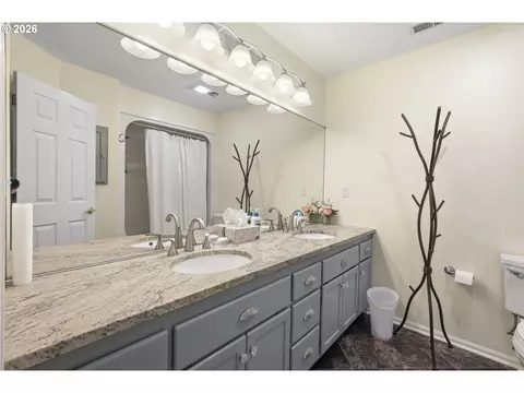 Bath - 721 Brookside Dr, Eugene, OR 97405 photo 5 of 5