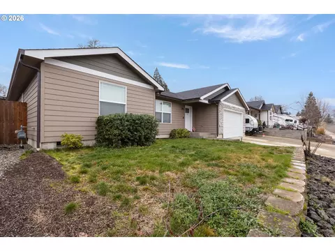 645 SE Garden Way Dr, Winston, OR 97496
