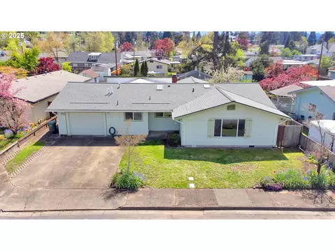 1075 E Jackson Ave, Cottage Grove, OR 97424
