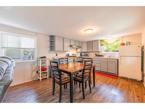 Kitchen - 1415 S Bertelsen Rd #40, Eugene, OR 97402 photo 2 of 4