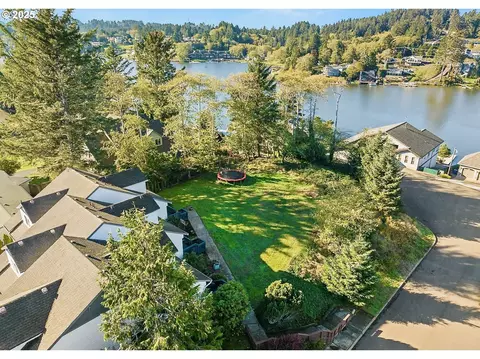 3508 NE 40th Ct, Neotsu, OR 97364
