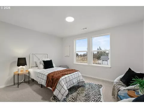 Bedroom - 5275 Holly St, Springfield, OR 97478 photo 3 of 4