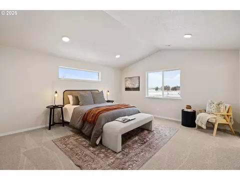 Bedroom - 5275 Holly St, Springfield, OR 97478 photo 1 of 4