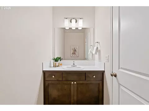 Bath - 5275 Holly St, Springfield, OR 97478 photo 3 of 3