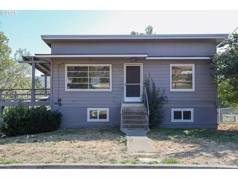 857 N Myrtle Rd, Myrtle Creek, OR 97457