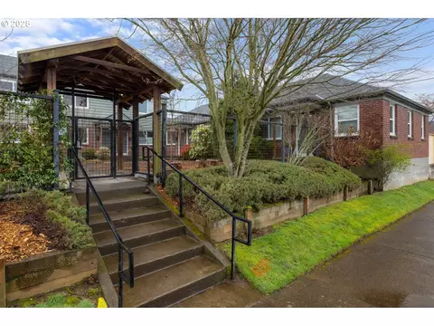 5405 NE 10th Ave #8, Portland, OR 97211